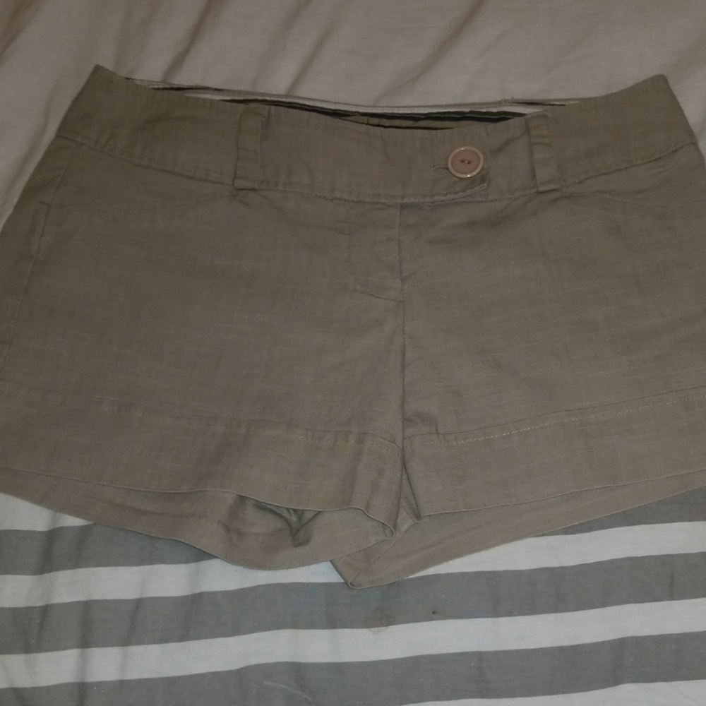 ⛱⛱Khaki Linen type Shorties w/pockets⛱⛱